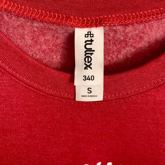 *NEW* Red To The Window Sweatshirt Size Small - Picture 3 of 5